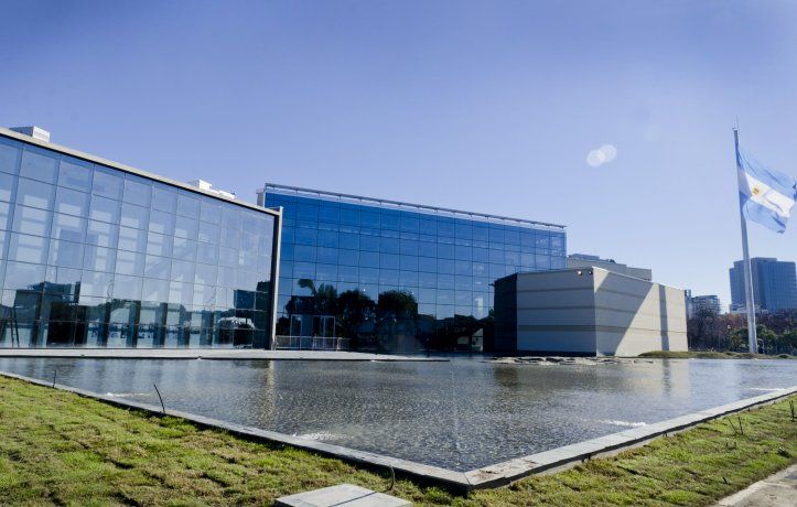 Así lucía la bandera argentina en el Museo Malvinas, en 2015.