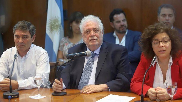 El titular de Salud de la Nación estuvo acompañado por Fernán Quirós, su par en la Ciudad, y Carla Vizzotti, secretaria de acceso a la Salud, quien destacaron el trabajo realizado por la clínica Suizo Argentina desde el momento en que decidieron notificar el caso a las autoridades. (Foto: Mariano Fuchila)