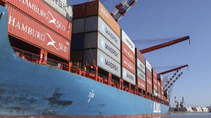 El primer semestre concluyó con un superávit comercial explicado