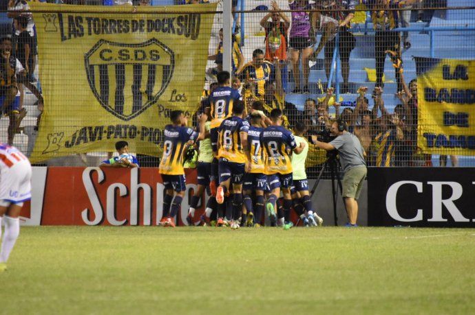 Dock Sud le ganó a Unión y dio otra sorpresa en la Copa Argentina. 