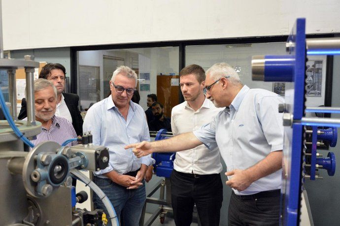 Julio Zamora y Augusto Costa, junto a pymes.