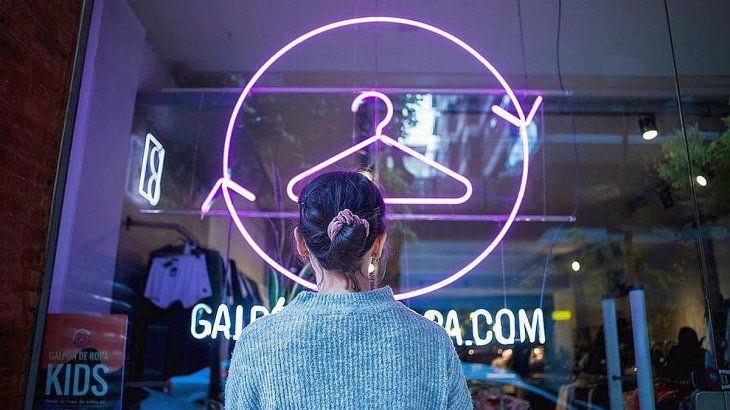 En Galpón una camisa H&M de mujer se consigue a $350, un pantalón de mujer Zara a $580.