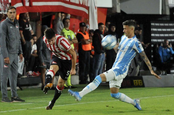 Racing cerró la Superliga con un triunfo ante el alicaído Estudiantes, que tuvo el debut de Leandro Desábato en el banco.
