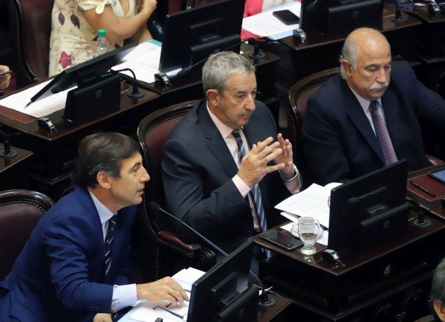 El senador Luis Naidenoff durante la sesión que trata las jubilaciones de privilegio.