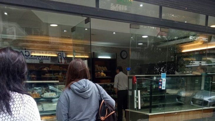 Locales de barrio toman sus precauciones