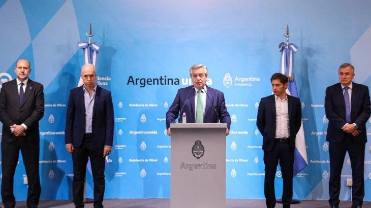 El presidente Alberto Fernández anunció la cuarentena total en la Argentina por el coronavirus. Se cerraron las fronteras del país por 15 días, se suspendieron las clases y dieron licencia obligatoria a mayores de 60 años.