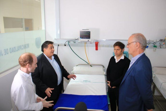 El gobernador Axel Kicillof, y el intendente, Mario Ishii, inauguraron el primer Centro de Emergencia para la atención de la Pandemia “CEPAN”, acompañados por el ministro de Salud, Daniel Gollan, y el secretario de Hospitales, Sebastián Caro.