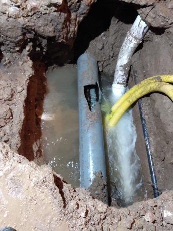 De esta forma, los trabajadores lograron reparar con éxito la cañería de 315 mm de diámetro.