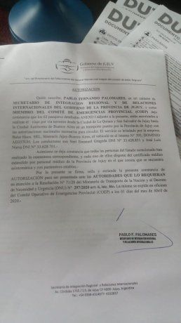 El micro contaba con una autorización para circular.