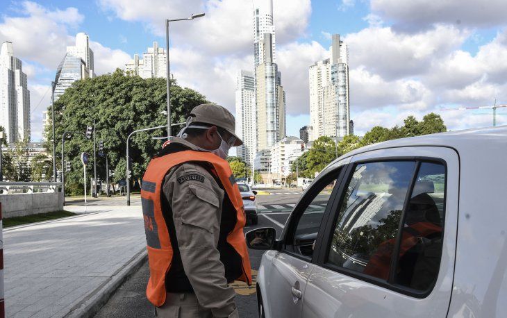 Control policial durante la cuarentena.