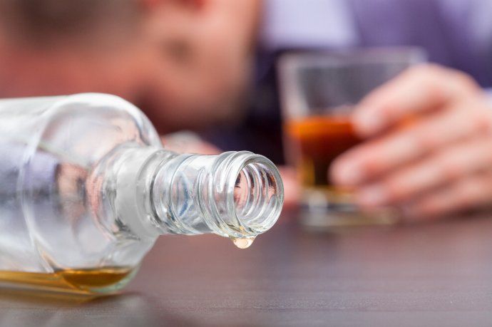 El estudio realizado en Finlandia le ped&iacute;a a los participante que bebieran alcohol y luego probaran una tableta para disminuir la resaca.