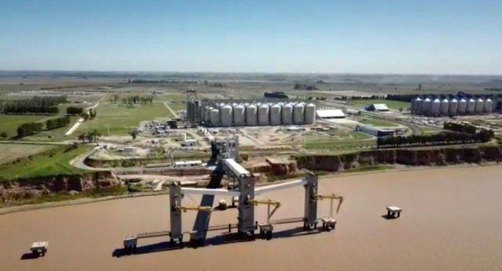 Espectacular bajante del Paraná. Apenas 1 metro en los puertos de Rosario lo que obliga a completar cargas aguas abajo.