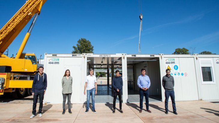 Kicillof supervisó la instalación de un hospital modular en el partido de Hurligham.