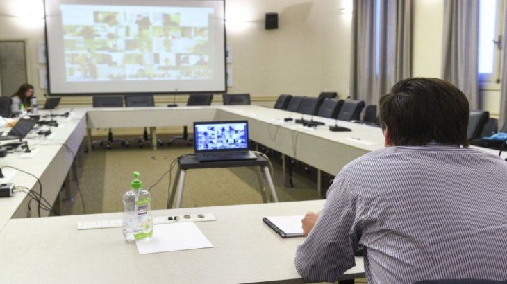 En pantalla: Trotta, en conferencia con sus pares de todas las provincias.