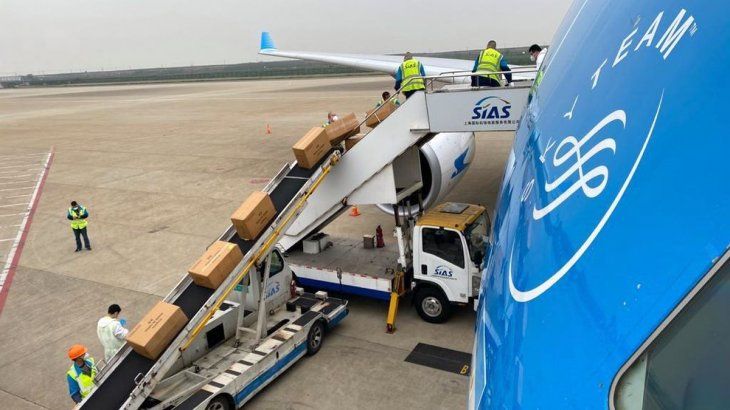 Insumos médicos que llegaron al país a través de Aerolíneas Argentinas.