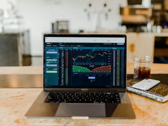 Mercados de acciones y criptomonedas Mercados de acciones y criptomonedas