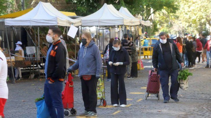 Con medidas de precaución, volvieron las ferias a la Ciudad de Buenos Aires. Sin embargo, hay barrios porteños donde no se respeta el distanciamiento social.