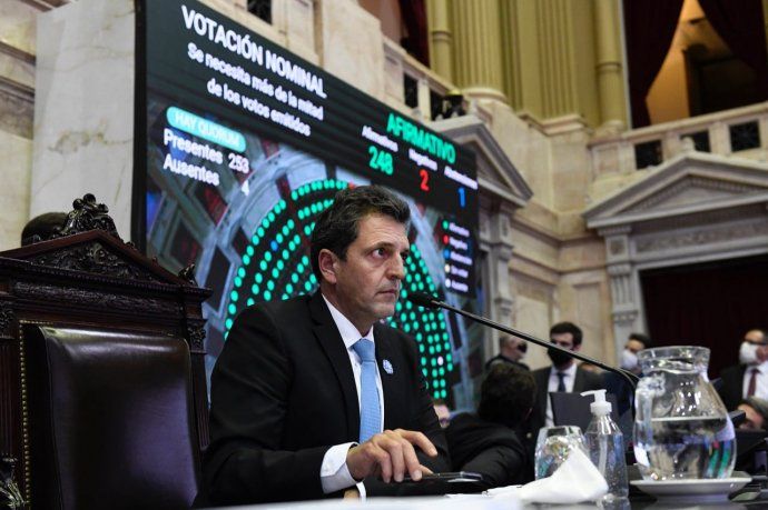 Massa, tras la votación del proyecto de Educación a distancia.