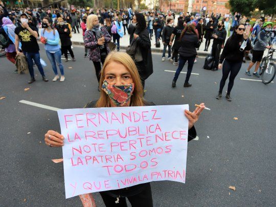 La pandemia es falsa, la insólita marcha en Plaza de Mayo ...