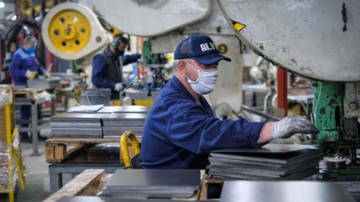 El Índice de Producción Industrial PYME mide el desempeño mensual en la producción manufacturera de las pequeñas y medianas industrias argentinas.