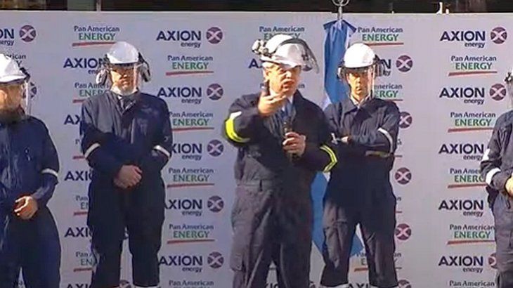 En un breve discurso, el presidente Alberto Fernández recordó cuando Axel Kicillof era funcionario del Ministerio de Economía en 2012 ya analizaba con el fallecido Carlos Bulgheroni sobre las ampliaciones de la planta y la posibilidad de aumentar la capacidad de refinar combustibles en el país