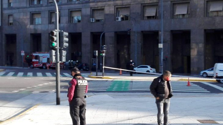 Evacuación en Ministerio de Economía.