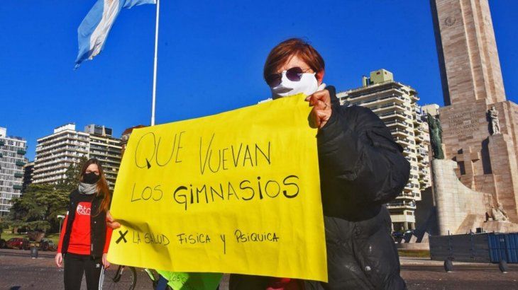 En Rosario, Santa Fe, se generó una protesta para pedir la reapertura.