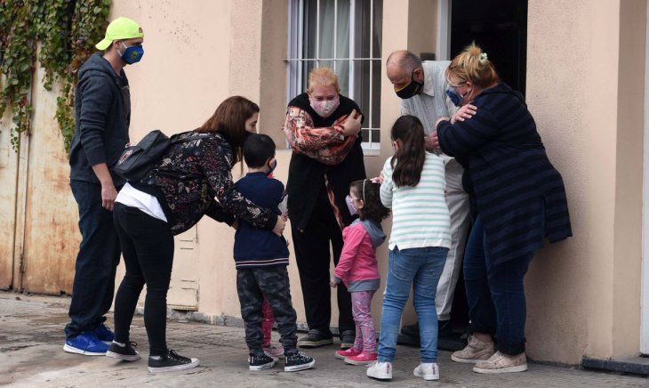 Permitido: los rosarinos ya disfrutan de las reuniones familiares.