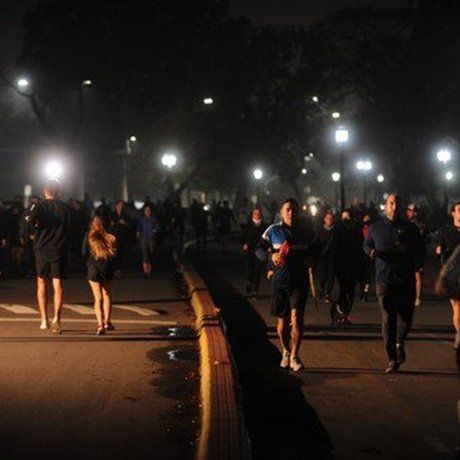 Los porteños disfrutaron de la primera noche con la actividad física habilitada.