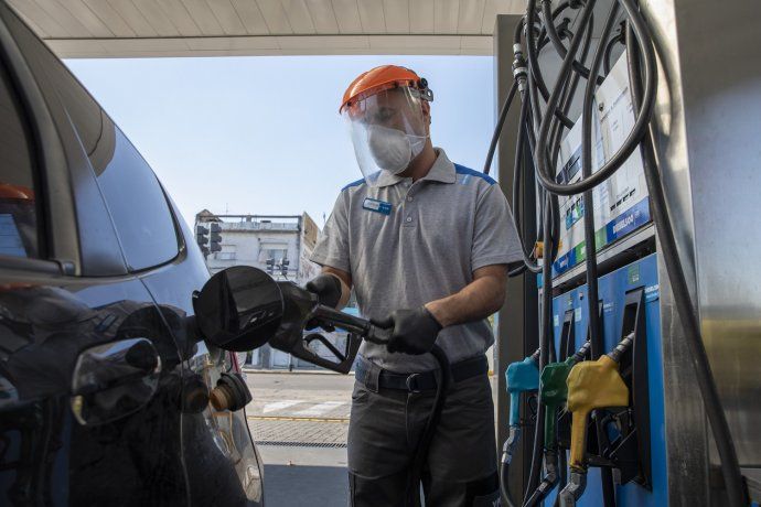 Desde la medianoche, YPF ajustó los precios de los combustibles un 4,5% promedio en todo el país.