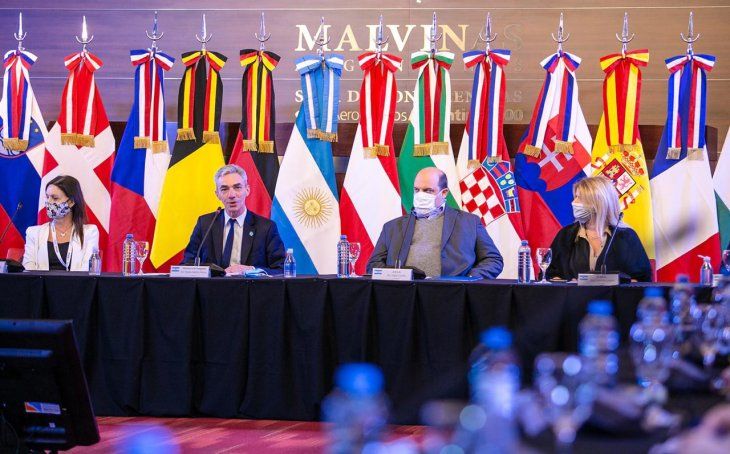 El Ministro de Transporte de la Nación, Mario Meoni, se reunió con los embajadores de los países integrantes de la Unión Europea y de Noruega, Suiza y Gran Bretaña para intercambiar experiencias del sector ante la emergencia sanitaria por la pandemia.