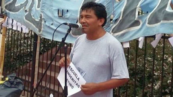 Agustín Navarro, de 57 años, era militante de Barrios de Pie. Había estado aislado en un hotel en Recoleta y luego internado en el Hospital Ramos Mejía. Su cuadro se complicó por problemas respiratorios.