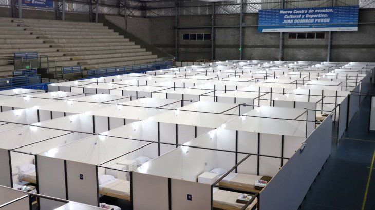 El centro de aislamiento instalado en el polideportivo Juan Domingo Perón.