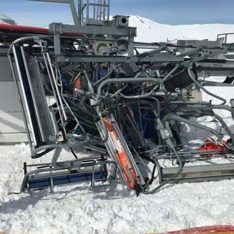 Las cestas fueron chocando unas contra otras, lo que hizo que algunos esquiadores se estrellaran contra los hierros.