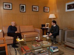 Prudencia. Horacio R. Larreta y Axel Kicillof con distancia social, ayer en la sede del Gobierno porteño.
