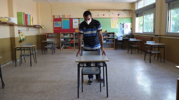Las autoridades educativas de las provincias toman todas las medidas de prevención contra los contagios de coronavirus para que los alumnos vuelvan a las clases presenciales en las escuelas.