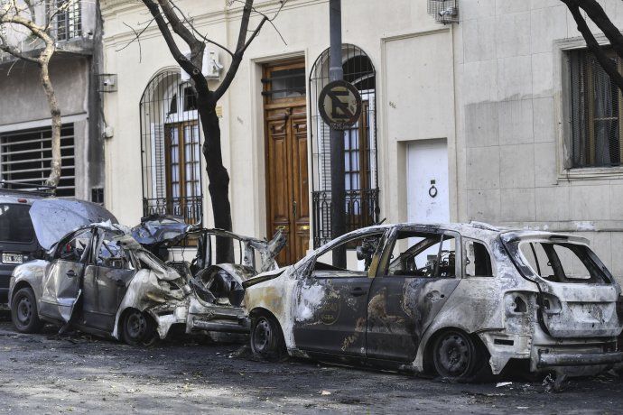 Villa Crespo: aparecieron ocho autos y cuatro motos incenciadas y serían víctimas de quemacoches