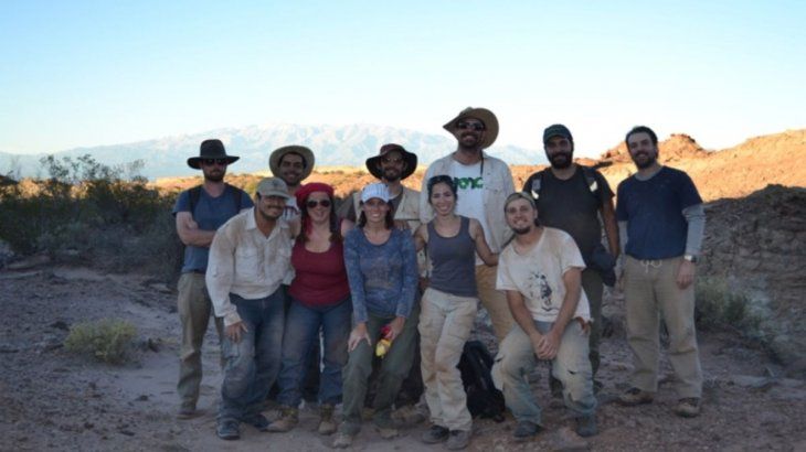 El grupo de investigadores, que encontró estos restos, liderado por Julia Desojo, en el límite con el Valle de la Luna, San Juan