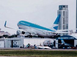 Impacto. Aerolíneas Argentinas apeló a suspensiones rotativas para reducir las pérdidas por la pandemia. Ayer logró aval de Aeronavegantes. Impacto. Aerolíneas Argentinas apeló a suspensiones rotativas para reducir las pérdidas por la pandemia. Ayer logró aval de Aeronavegantes.