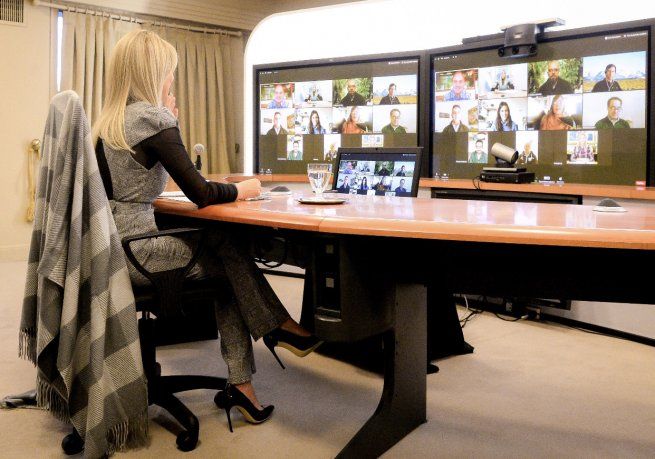 La primera dama Fabiola Yañez mantuvo una videoconferencia con ONGs.