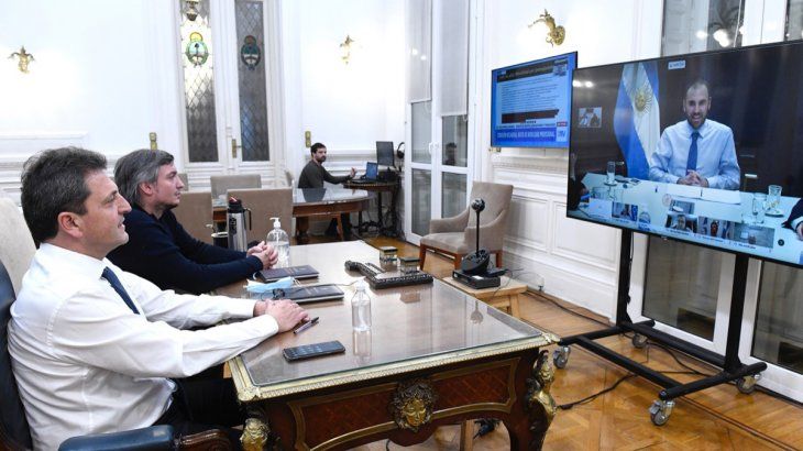 Guzmán por zoom con Máximo Kirchner y Sergio Massa.