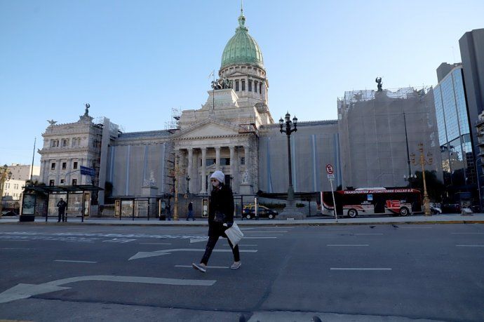 Según pudo saber este medio, varios trabajadores del Congreso se debieron realizarse los hisopados, ya que si bien no ingresaron al recinto el martes pasado, sí mantuvieron contactos estrechos con diputados y asesores parlamentarios de Juntos por el Cambio por los pasillos del Parlamento.