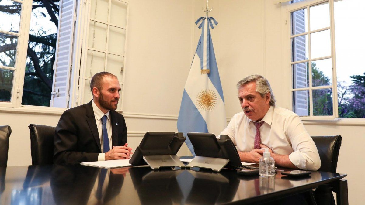Alberto Fernández admitió que rompió la cuarentena al abrazar a Guzmán tras el acuerdo por la deuda