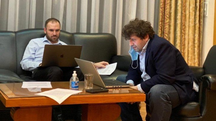 Martín Guzmán y Sergio Chodos encabezan la renegociación de la deuda con el FMI.