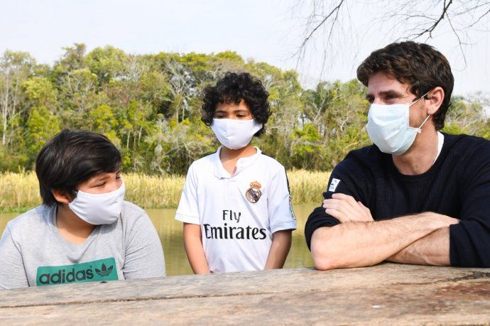 Durante el recorrido, el jefe comunal de San Fernando dialogó con vecinos.