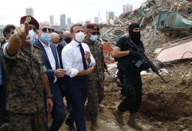 Emmanuel Macron durante su visita a Beirut.