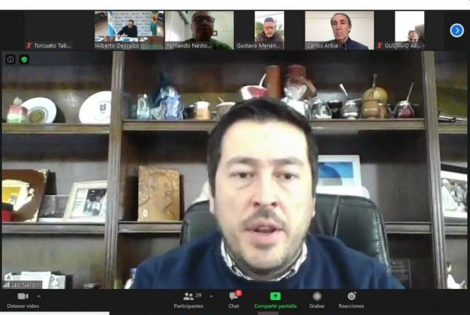 Al habla: Leonardo Nardini, de Malvinas Argentinas, fue uno de los intendentes que participó del encuentro con periodistas.