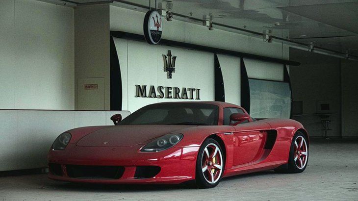 Porsche Carrera GT, uno de los autos hallados en la concesionaria de China.