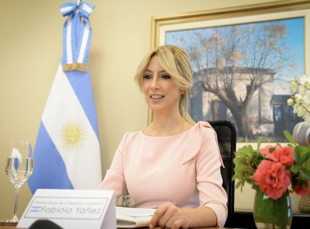 Fabiola Yañez participó de un encuentro virtual junto a primeras damas de la región. 