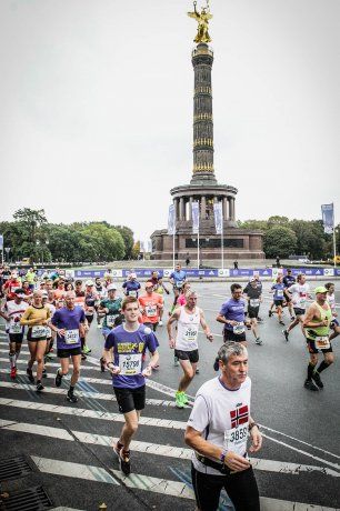 La Columna de la Victoria, uno de los icónicos monumentos por donde pasa la carrera. Alrededor de él la organización montará una maratón especial, donde atletas alemanes buscarán quebrar el récord en la disciplina.